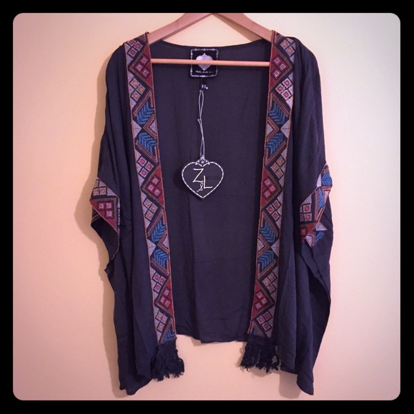 🆕NWT: Z&L EUROPE EMBROIDERED KIMONO - Picture 2 of 9